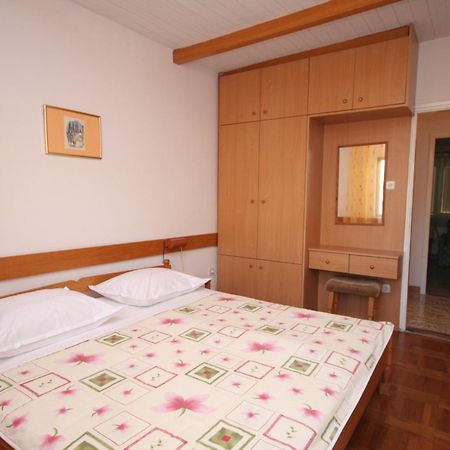 Apartments With A Parking Space Baska Voda, Makarska - 2709 部屋 写真
